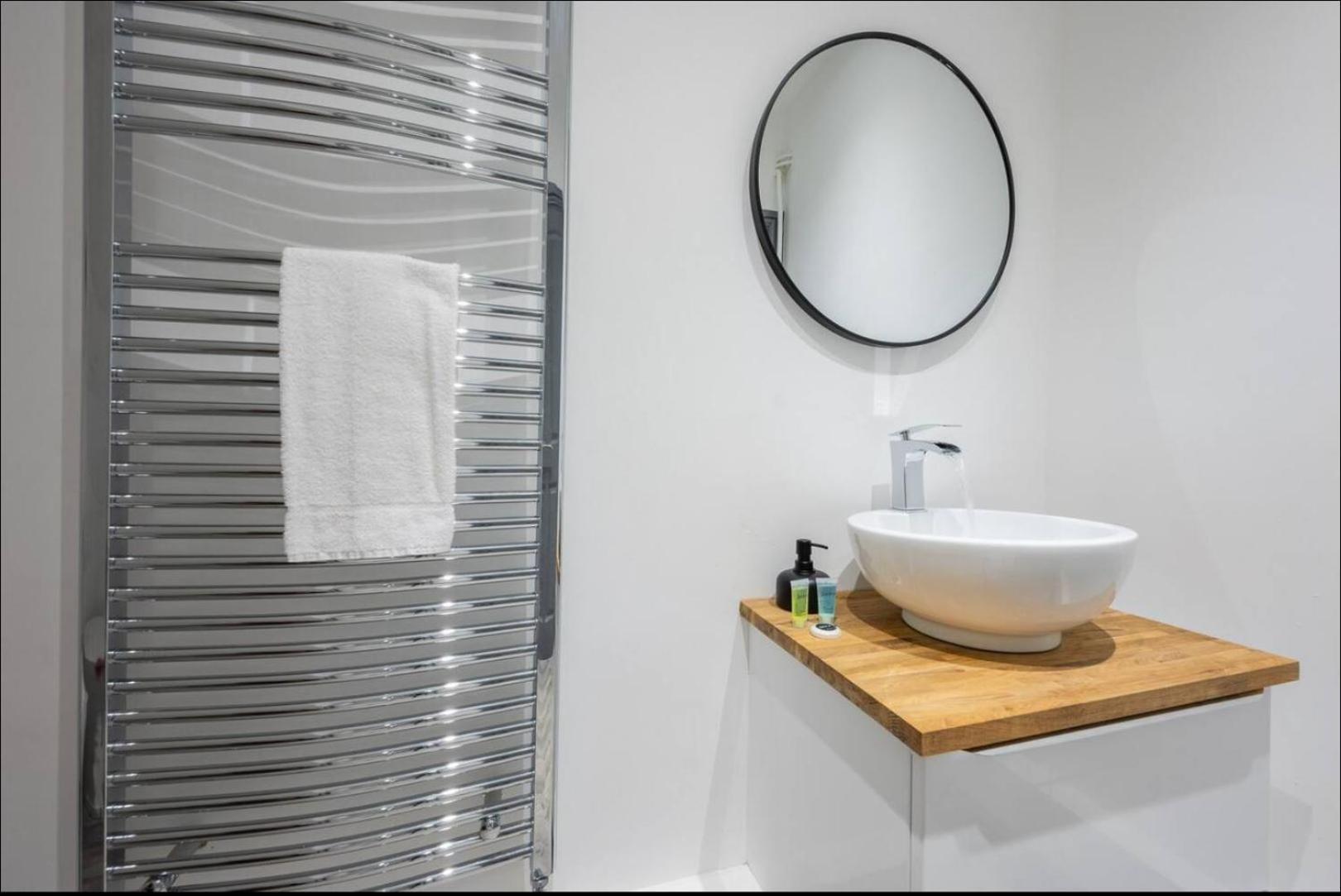 Stunning One Bedroom Apartments Near Shops & Central Cardiff Dış mekan fotoğraf