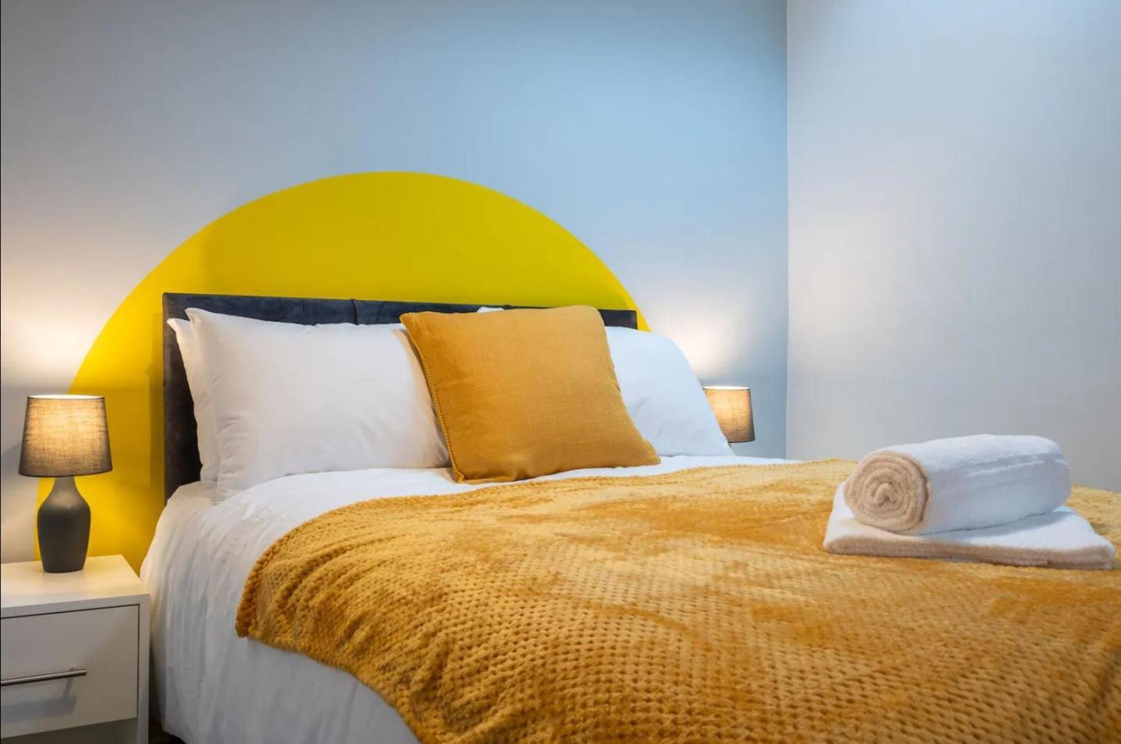 Stunning One Bedroom Apartments Near Shops & Central Cardiff Oda fotoğraf