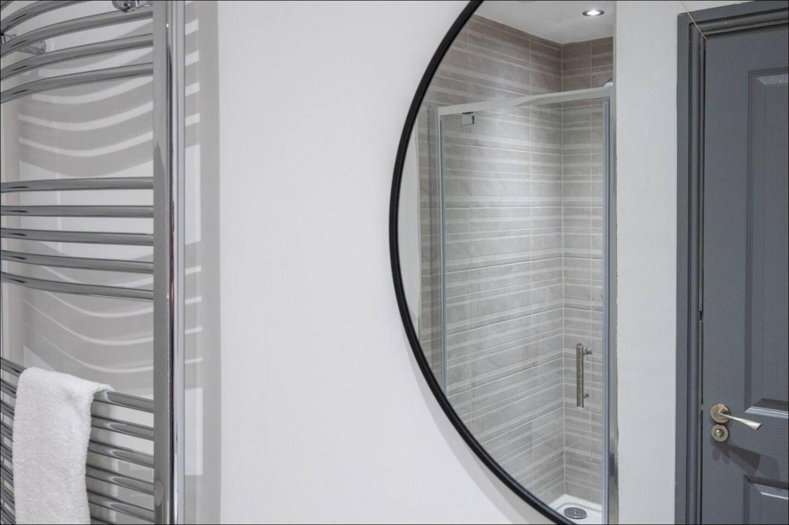 Stunning One Bedroom Apartments Near Shops & Central Cardiff Dış mekan fotoğraf