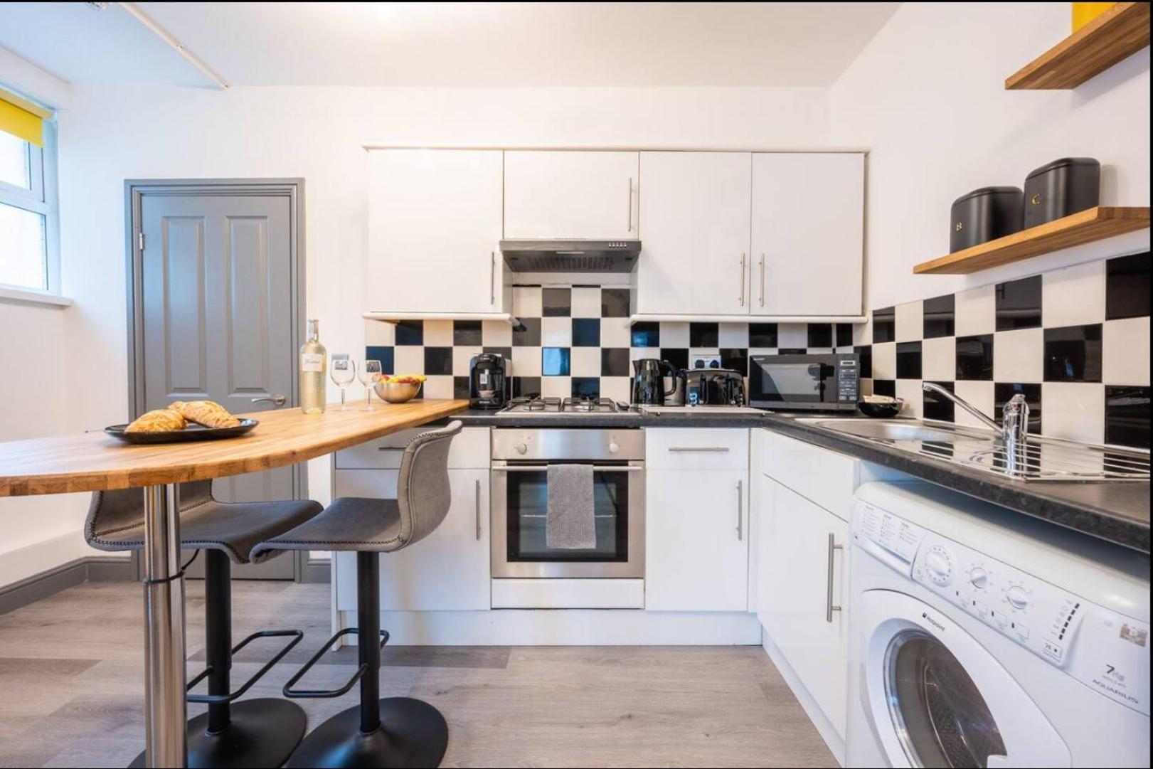 Stunning One Bedroom Apartments Near Shops & Central Cardiff Dış mekan fotoğraf